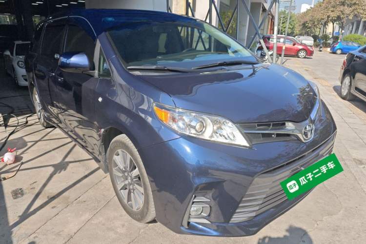 Used Toyota Sienna 2019 3.5L Two-Wheel Drive XLE 7 Seats U.S. Specification
