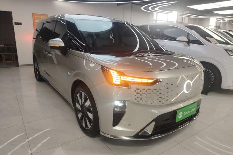 Used Volvo EM90 2025 Ultra Six-Seater