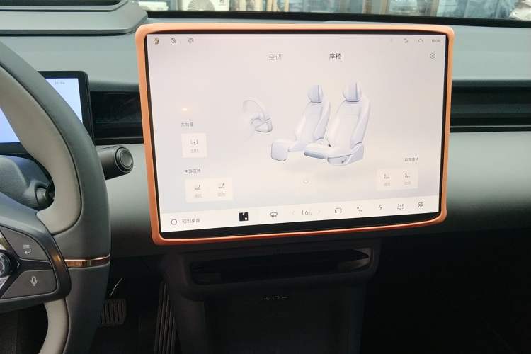 Used Lynk & Co Z20 2025 530 km Range Rear-Wheel Drive Max Audio And AC Panel