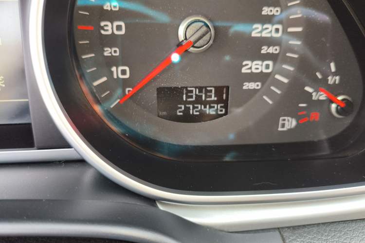 Used Audi Q7 2012 3.0 TDI Leading Model Odometer Close Up