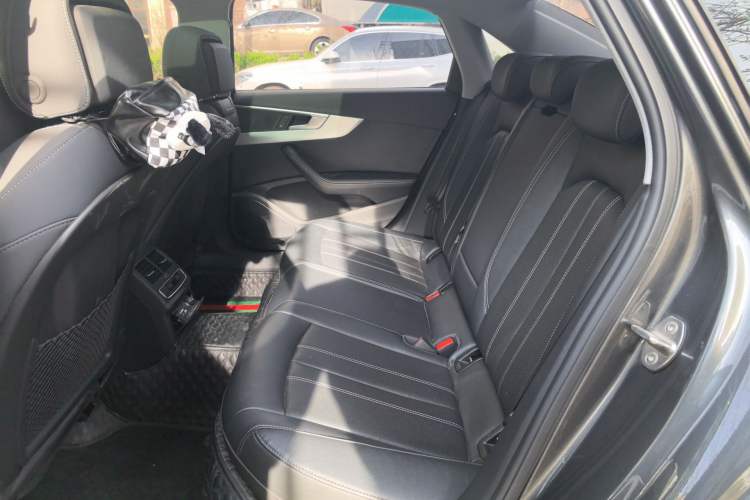 Used Audi A4L 2022 40 TFSI Luxury Dynamic Model
