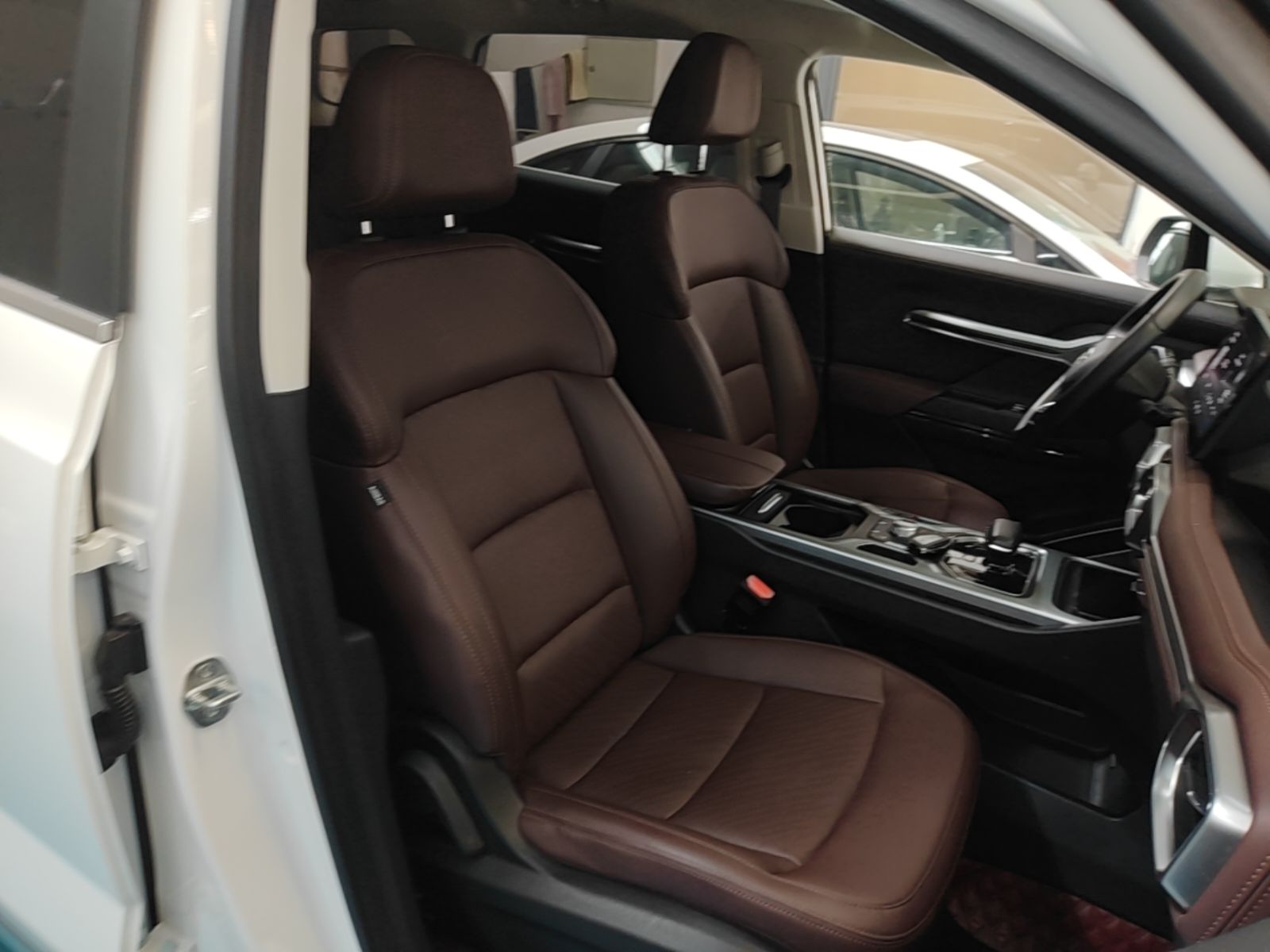 Geely Auto Haoyue 2022 1.8TD DCT Luxury 7-Seater — снимка 19
