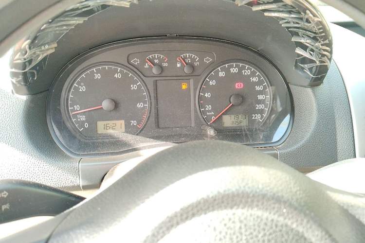 Used Volkswagen Polo 2011 Jingqu 1.6L Manual - Real Cool Edition