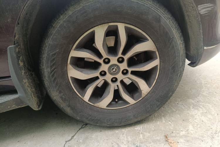 Used Haima S7 2013 2.0L Automatic ZhiShang Version Right Front Wheel Hub