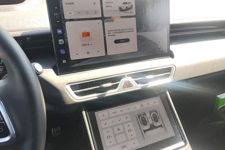 Used Wey Mocha New Energy 2024 Hi4 Four-Wheel Drive Long-Range Version Audio And AC Panel