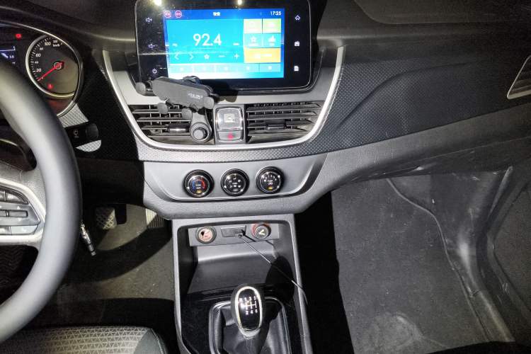 Used Baojun 730 2019 1.5L Manual Fashion Model 7-seater China VI
