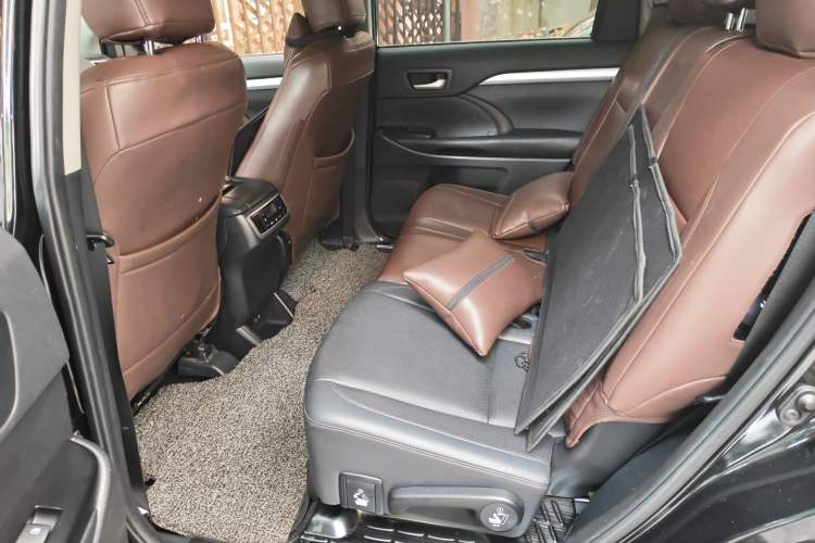 Used Toyota Highlander 2018 2.0T Four-Wheel Drive Prestige Version 7 Seats China V Emission Standard Left Rear Seat