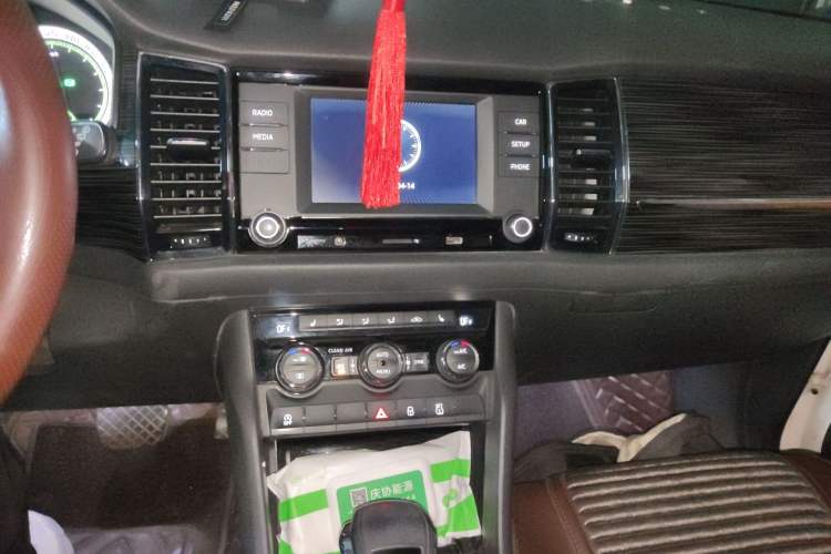 Used Skoda Kodiaq 2017 TSI330 7-Seater Two-Wheel-Drive Luxury Edition Audio And AC Panel