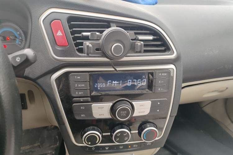 Used Soueast V3 Lingyue 2015 1.5L Manual Happiness Edition