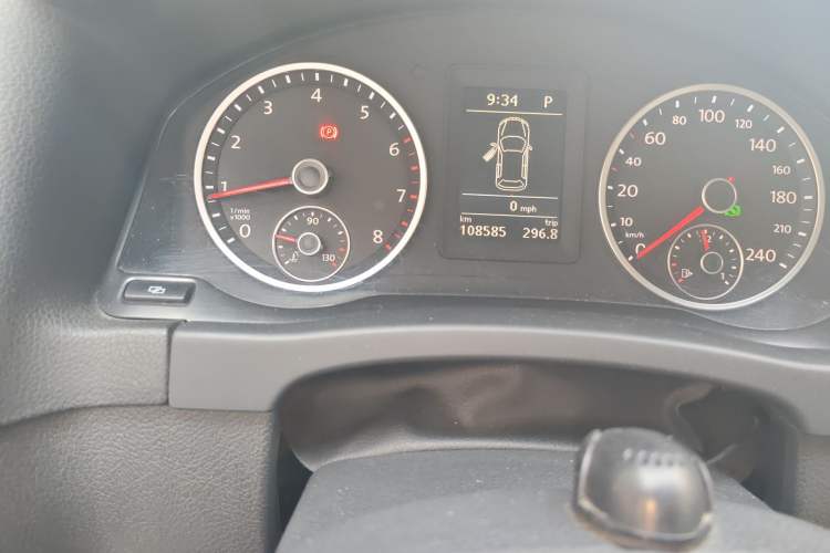 Used Volkswagen Tiguan 2012 1.8TSI Automatic Two-Wheel Drive Urban Edition Odometer Close Up