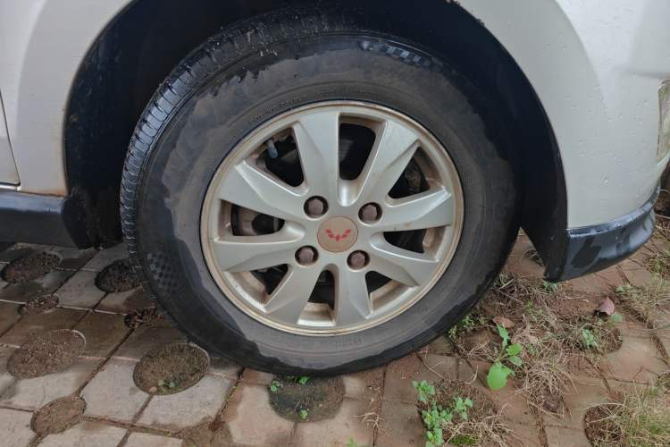 Used Wuling Hongguang 2014 1.2L S Comfort Model China IV
