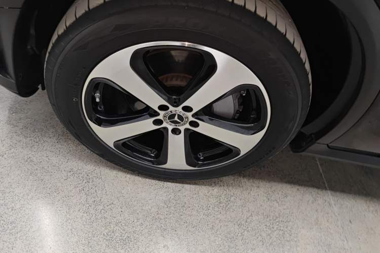 Used Mercedes-Benz GLC 2022 Facelifted GLC 260 L 4MATIC Dynamic Edition Left Front Wheel Hub