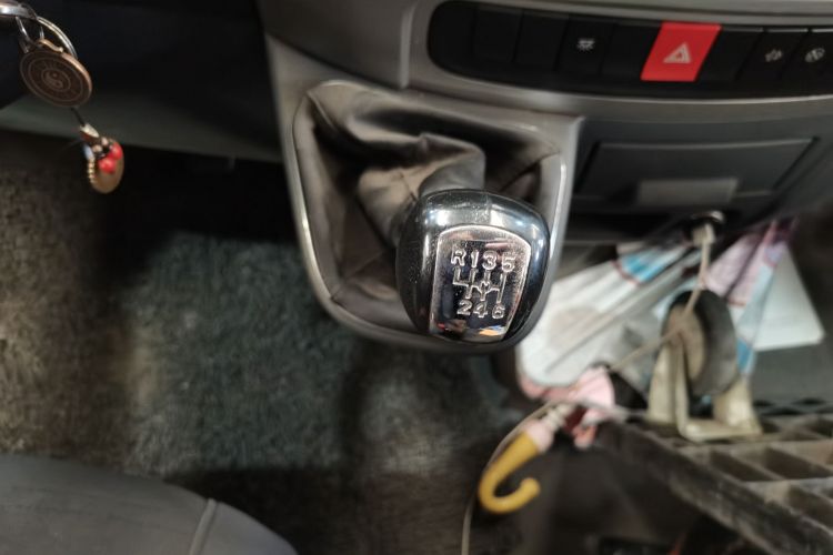 Used Dongfeng Yufeng 2023 V9+ 2.0T Manual Front-Drive Multi-Function Mid-Roof High-Roof 7/8/9-Seater
