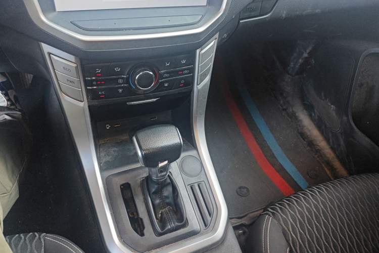 Used SAIC MAXUS T70 2021 2.0T Facelift Diesel Automatic 4x4 Advanced Version with Long Bed and High Ground Clearance
