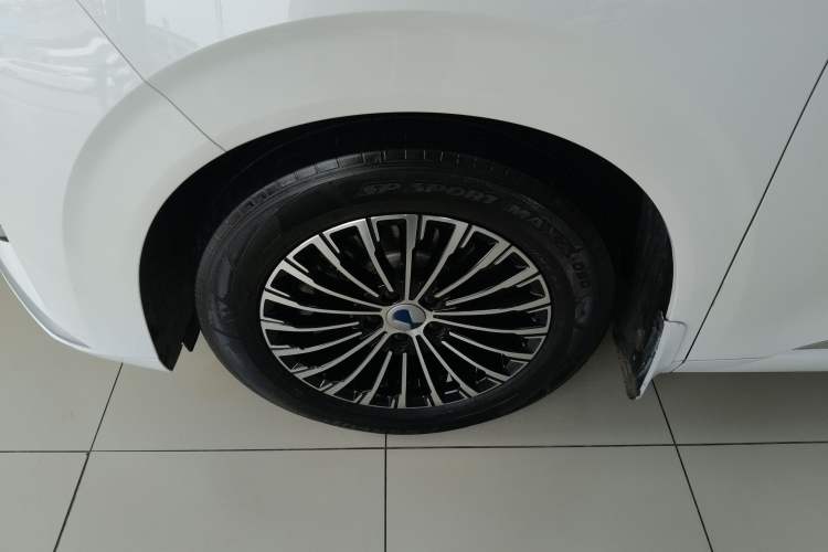 Used Denza D9 2022 DM-i 1040 Prestige Model