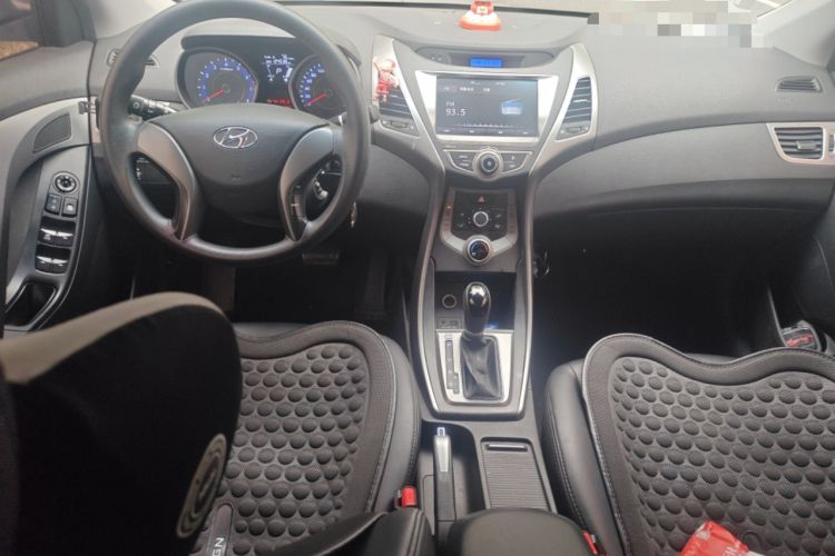 Used Hyundai Elantra (5th Generation / Langdong) 2015 1.6L Automatic Fashion Model Center Console