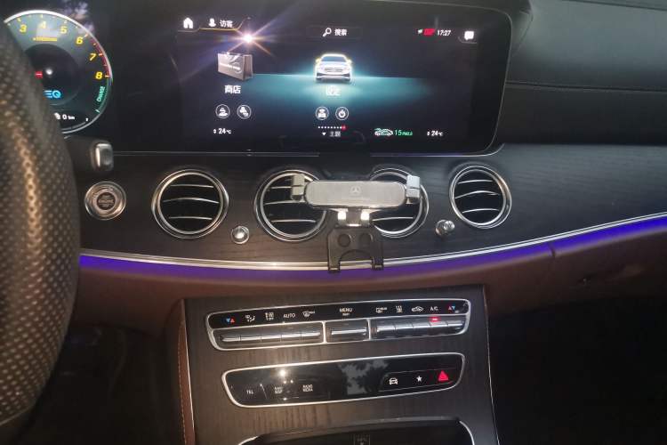 Used Mercedes-Benz E-Class New Energy 2022 Restyled E 350 e L Plug-in Hybrid Sports Sedan Audio And AC Panel