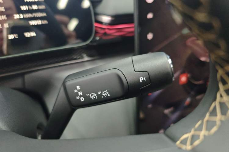 Used Zeekr 7X 2025 100kWh Long-Range All-Wheel Drive Intelligent Driving Version Gear Lever