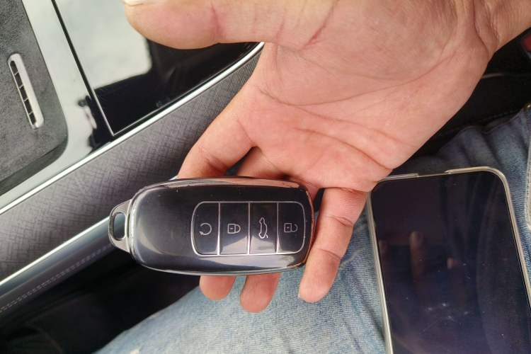 Used Chery Tiggo 9 2023 2.0T Dual-Clutch Two-Wheel Drive Luxury Edition 7 Seats Vehicle Key