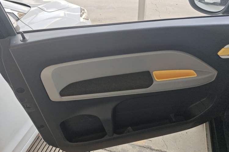 Used Chery QQ Ice Cream 2022 170km Sundae Phosphate Lithium-Ion