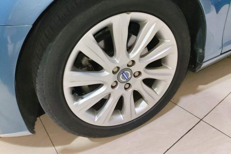 Used Volvo V40 2015 1.6T Zhiyi Edition
