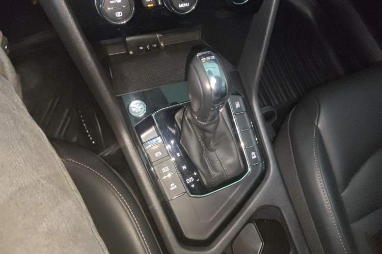 Used Volkswagen Tharu 2020 280TSI Two-Wheel Drive Luxury Plus Version China VI Standard Gear Lever