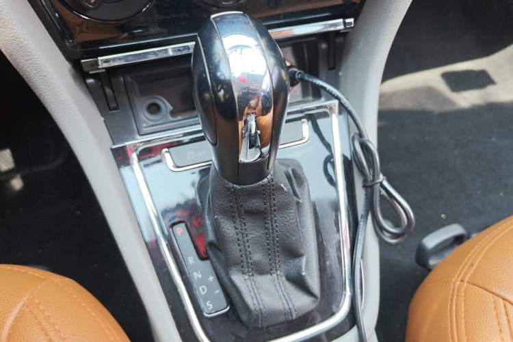 Used Volkswagen Bora 2013 1.6L Automatic Fashion Model