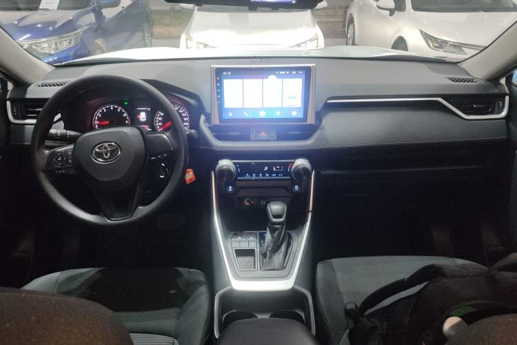 Used Toyota Wildlander 2020 2.0L CVT Two-Wheel Drive Leading Edition Center Console