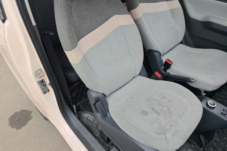 Used Wuling Hongguang MINIEV 2021 Macaron Fashion Edition Lithium-Ion Battery Right Front Seat