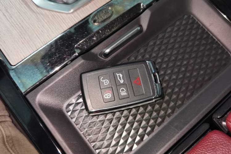 Used Land Rover Range Rover Evoque New Energy 2022 Aurora L P300e Plug-in Hybrid Electric Version