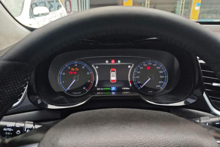 Used GAC Trumpchi GS7 2017 320T Two-Wheel-Drive Luxury Model
