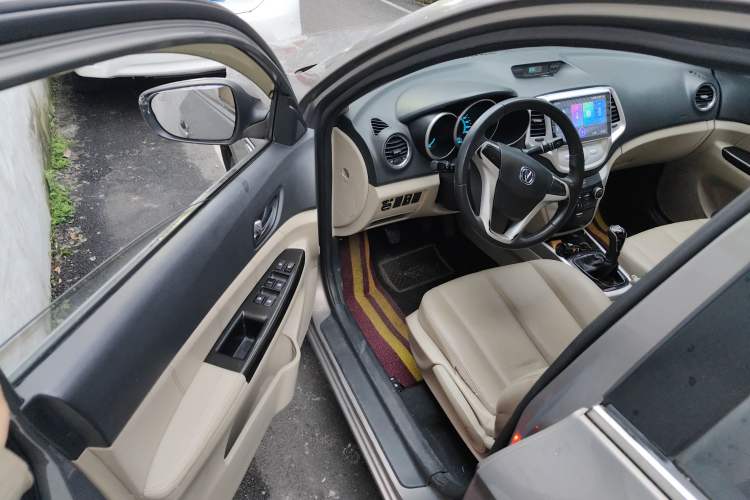 Used CHANGAN Eado 2014 1.6L Manual Luxury Model
