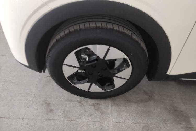 Used Geely Galaxy Geome 2026 Model 310km Dream Edition Left Front Wheel Hub