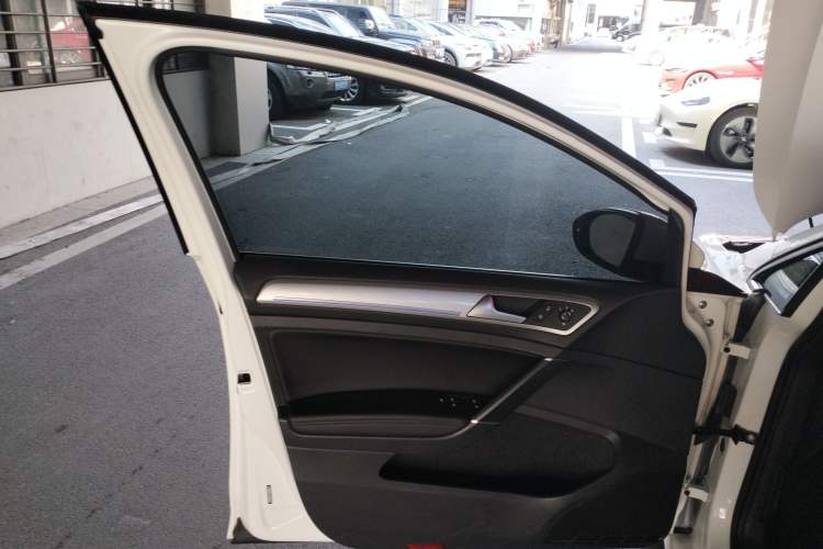 Used Volkswagen Golf Pure Electric 2020 Chari