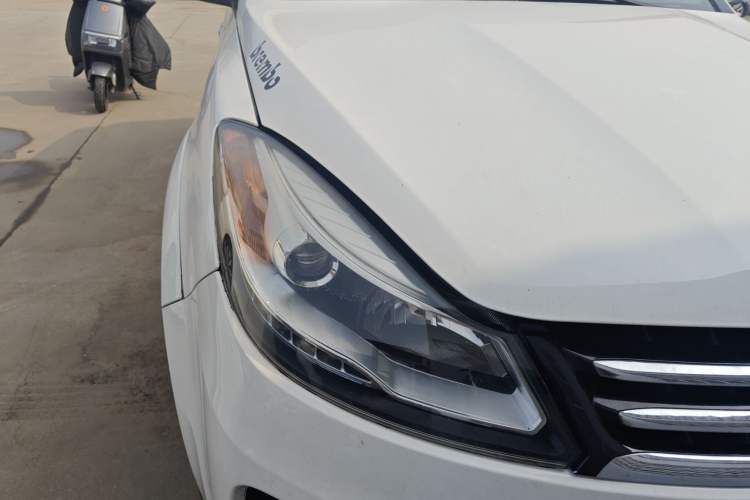 Used JMC Yusheng S350 2013 2.4T Automatic 2WD Diesel Luxury 7-Seater Right Front Headlight