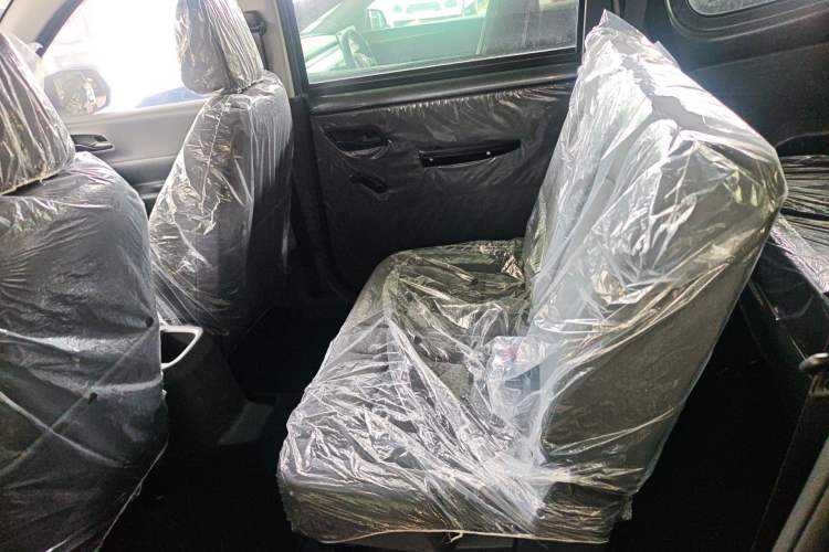 Used Wuling Hongguang New Energy 2024 All-Electric Model 300KM Practical Version Left Rear Seat