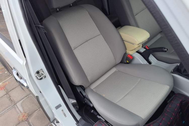 Used Jinbei Hiace X30 2024 1.5L Wealthy-Style Passenger Van 5/6/7 Seater