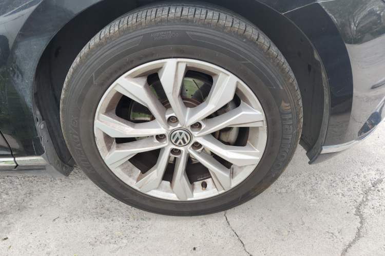 Used Volkswagen Magotan 2018 330TSI DSG Luxury Model Right Front Wheel Hub
