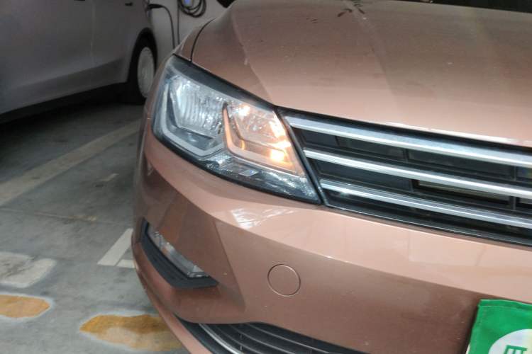 Used Volkswagen Lamando 2017 280TSI DSG Comfort Edition Right Front Headlight