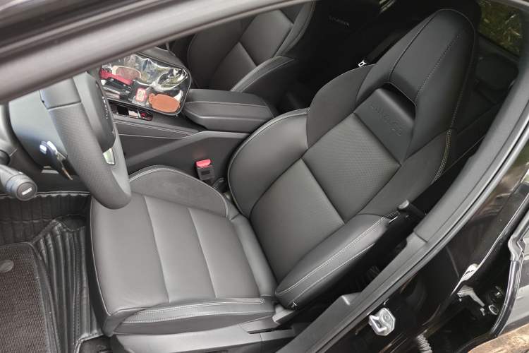 Used Lynk & Co 03 2025 1.5TD DCT Champion Edition Pro Left Front Seat