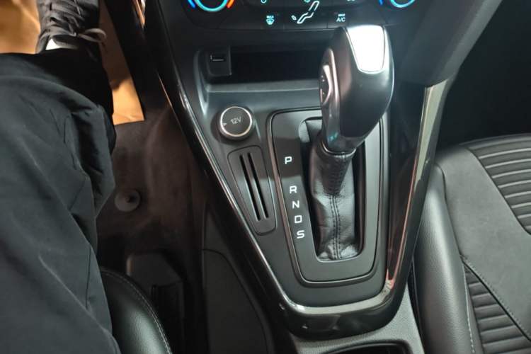 Used Ford Focus 2017 Hatchback 1.6L Automatic Fashion Edition Smart Drive Version Gear Lever