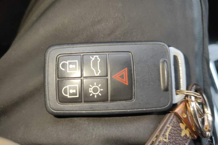 Used Volvo V40 2017 T3 Zhiyi Edition