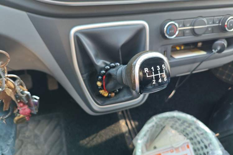 Used SAIC MAXUS Xintu V80 2021 2.0T PLUS Manual - Aoyuntong Long Wheelbase Mid-Roof Available in 6/7/8/9-Seater Configurations
