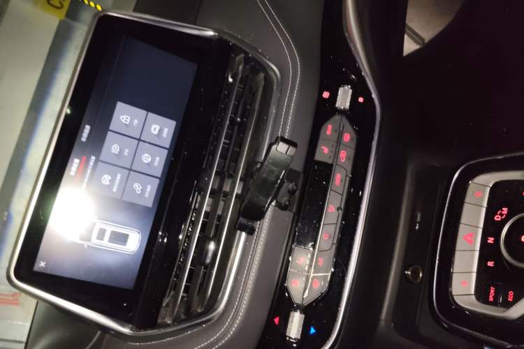 Used SAIC MAXUS G20 2020 2.0T Gasoline Automatic ZhiZun Edition Audio And AC Panel