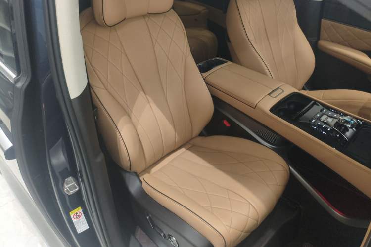 Used Denza D9 2024 EV 600 Four-Wheel-Drive Flagship Model Right Front Seat