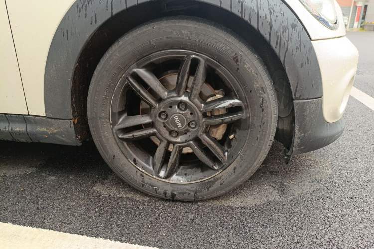 Used MINI Clubman 2011 1.6L COOPER Fun Right Front Wheel Hub