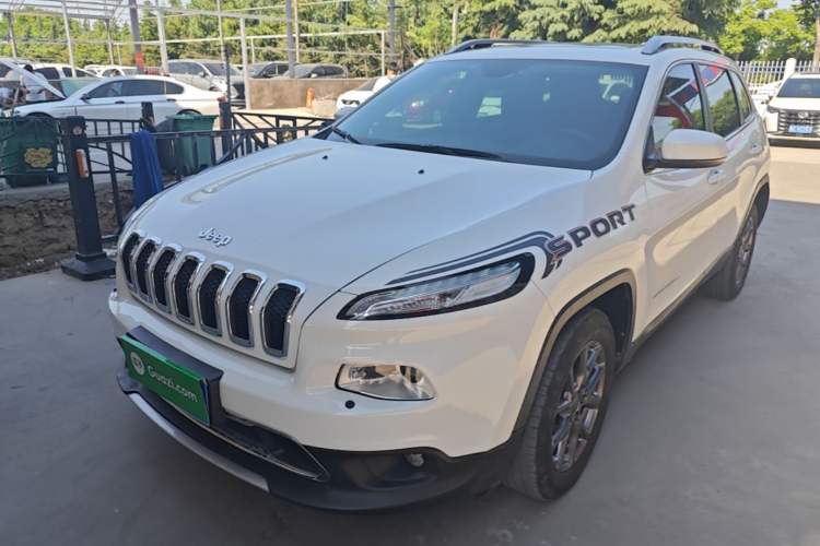 Used Jeep Cherokee 2020 2.0L Two-Wheel Drive Classic Sports Edition