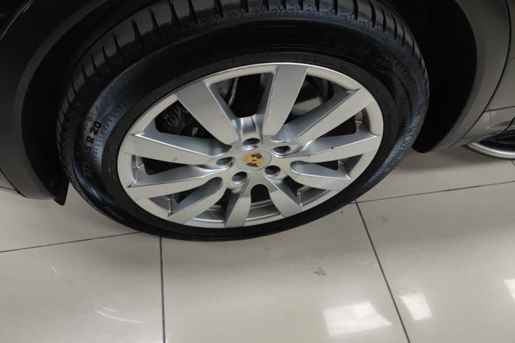 Used Porsche Cayenne 2014 3.6T Automatic Transmission U.S. Specification Left Front Wheel Hub