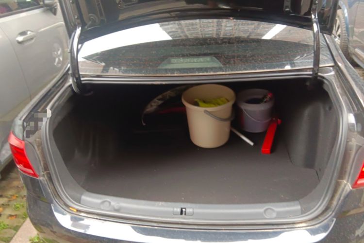 Used Volkswagen Lavida 2017 1.6L Manual Fashion Edition Trunk