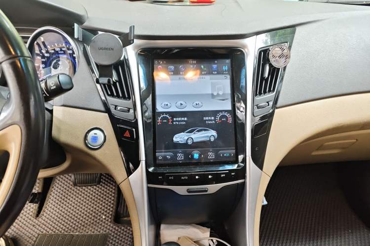 Used Hyundai Sonata 2014 2.0L Automatic Luxury Edition Audio And AC Panel